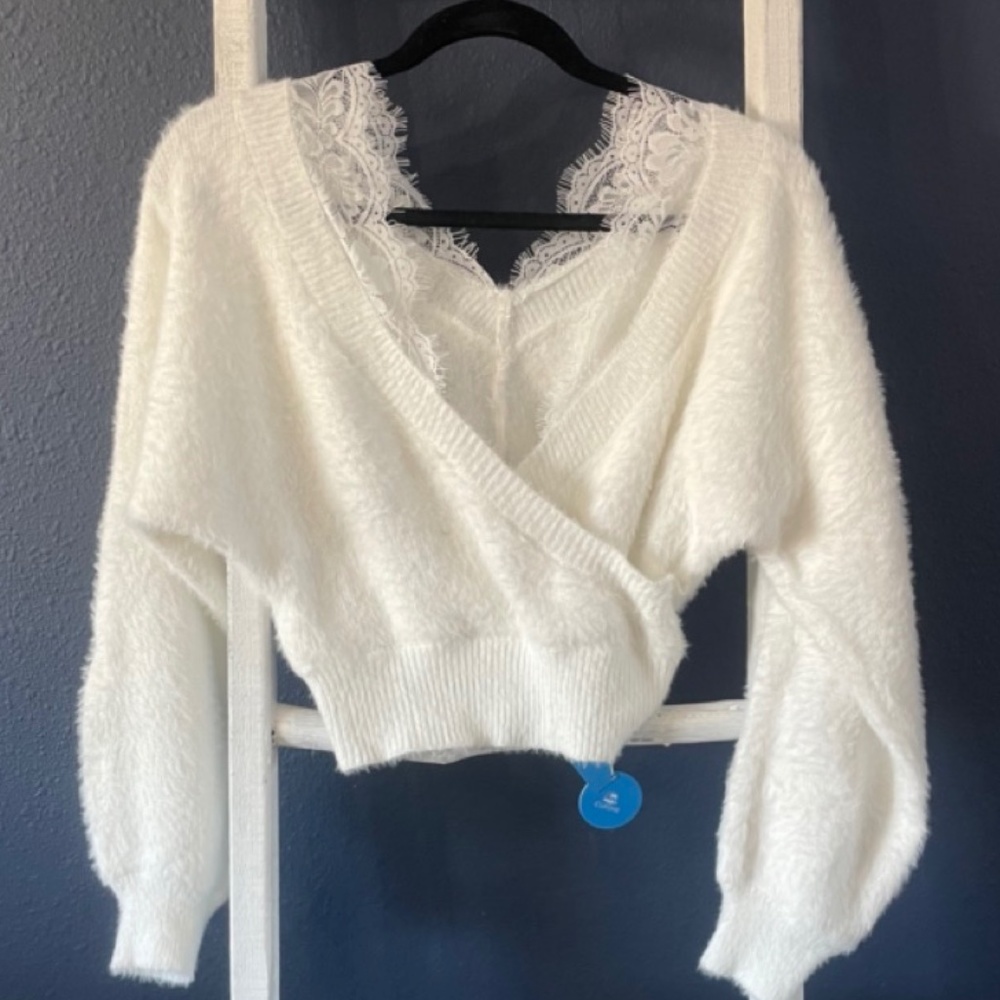 Fuzzy Knit Lace Trim Cropped Sweater - size small